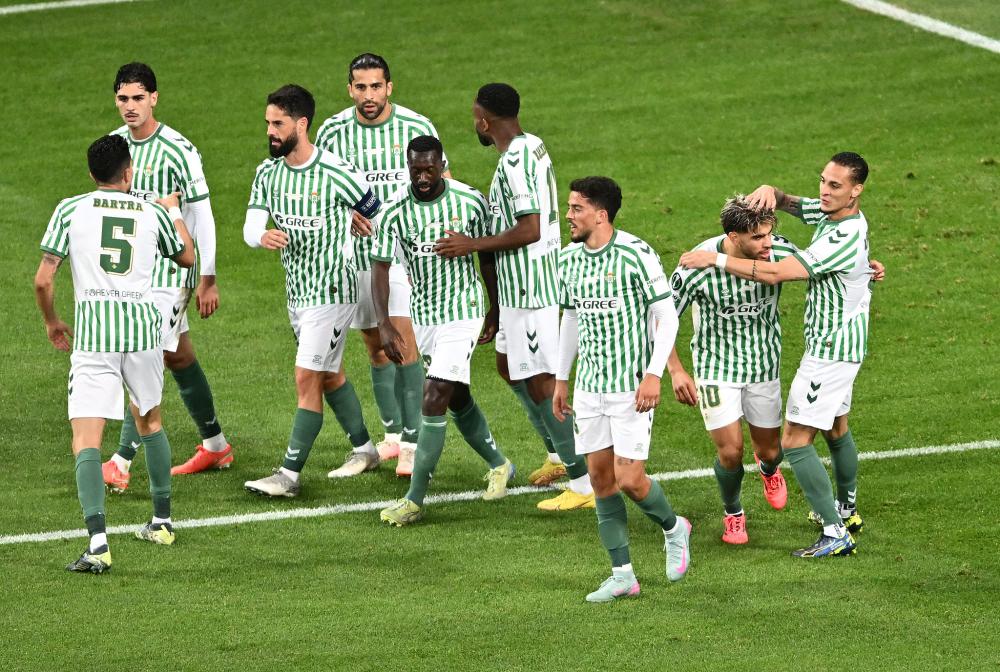 米多指责利物浦种族歧视萨拉赫，称杰拉德未受同等对待