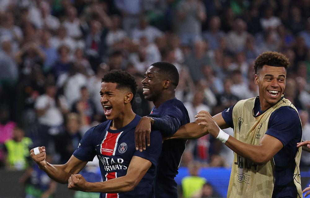 打疯了！国米横扫科莫登顶，劳塔罗回应质疑，齐沃激活水货太神